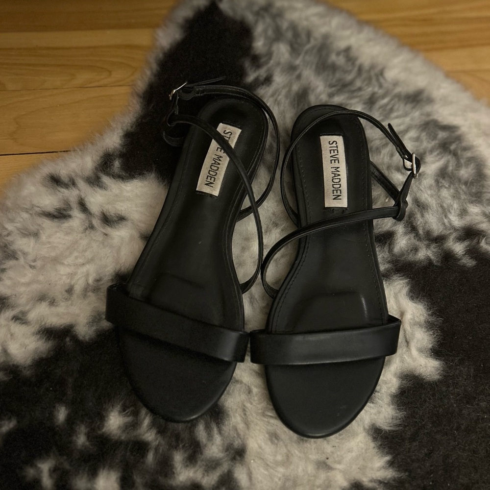 STEVE MADDEN (LIKE NEW) Elegant Black Women's Sandals